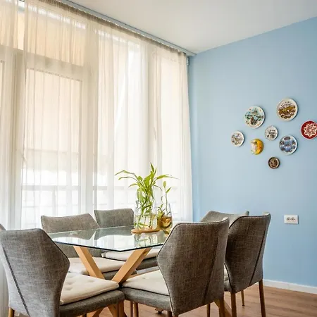Apartment Centre Lions Gate 3 *