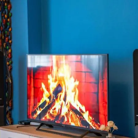 Centre Lions Gate 3 Apartament