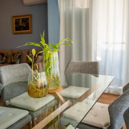 Centre Lions Gate 3 Apartament